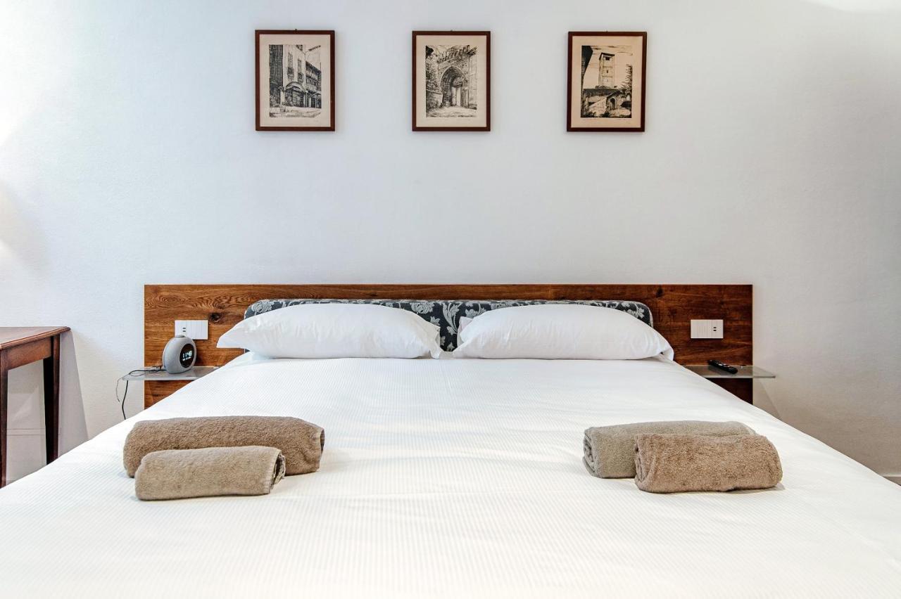 Suite Lo Storico - The House Of Travelers Como Exterior photo