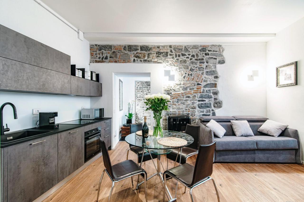 Suite Lo Storico - The House Of Travelers Como Exterior photo