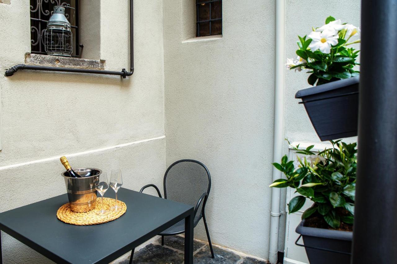 Suite Lo Storico - The House Of Travelers Como Exterior photo
