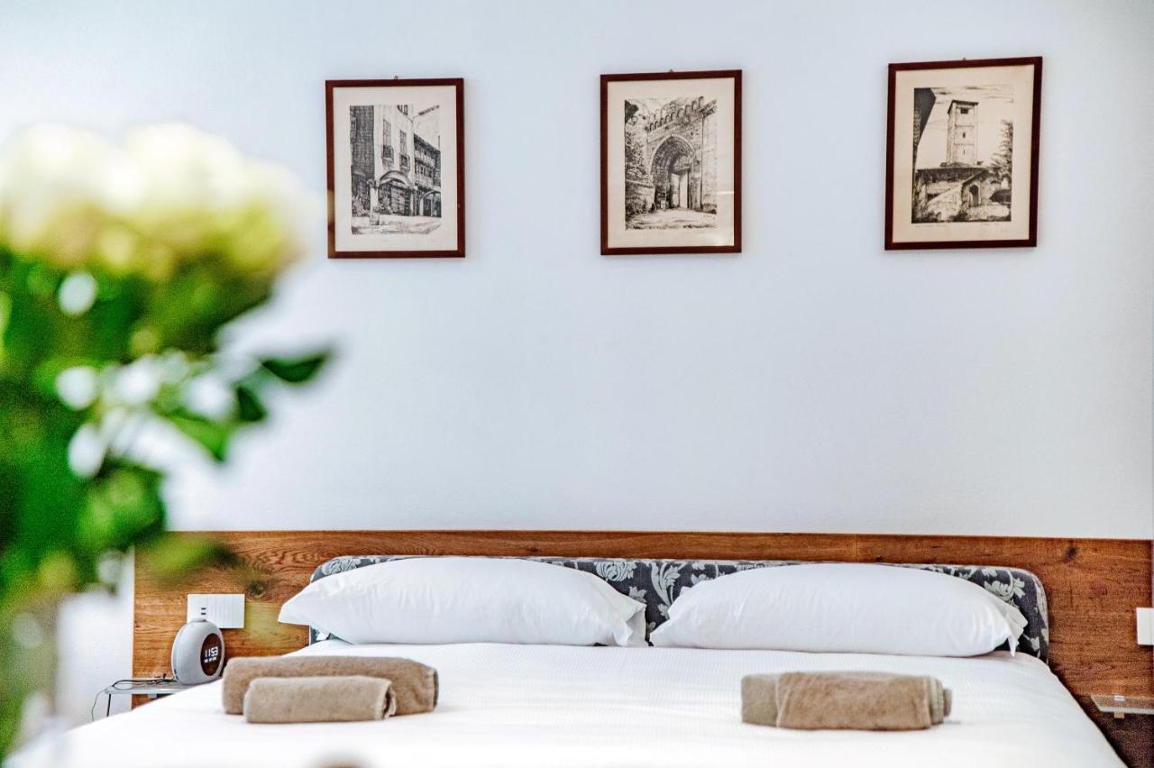 Suite Lo Storico - The House Of Travelers Como Exterior photo