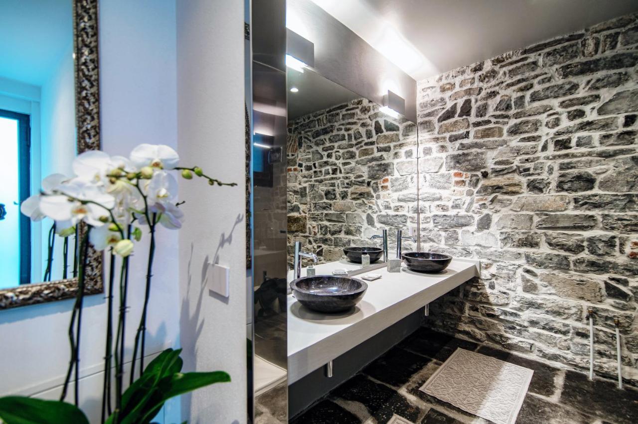 Suite Lo Storico - The House Of Travelers Como Exterior photo